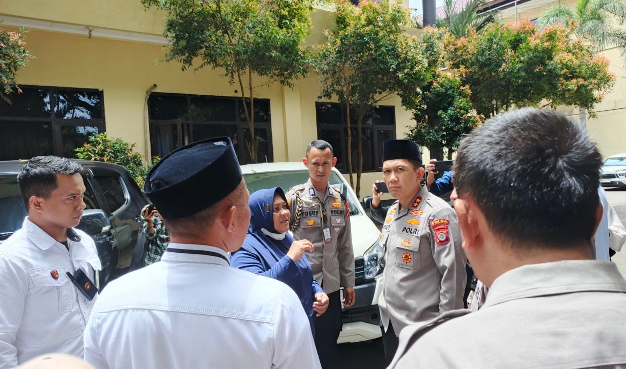 NA, Orang Tua Korban Pemerasan saat mengadu langsung ke Kapolda Gorontalo ( Foto: Fahri)