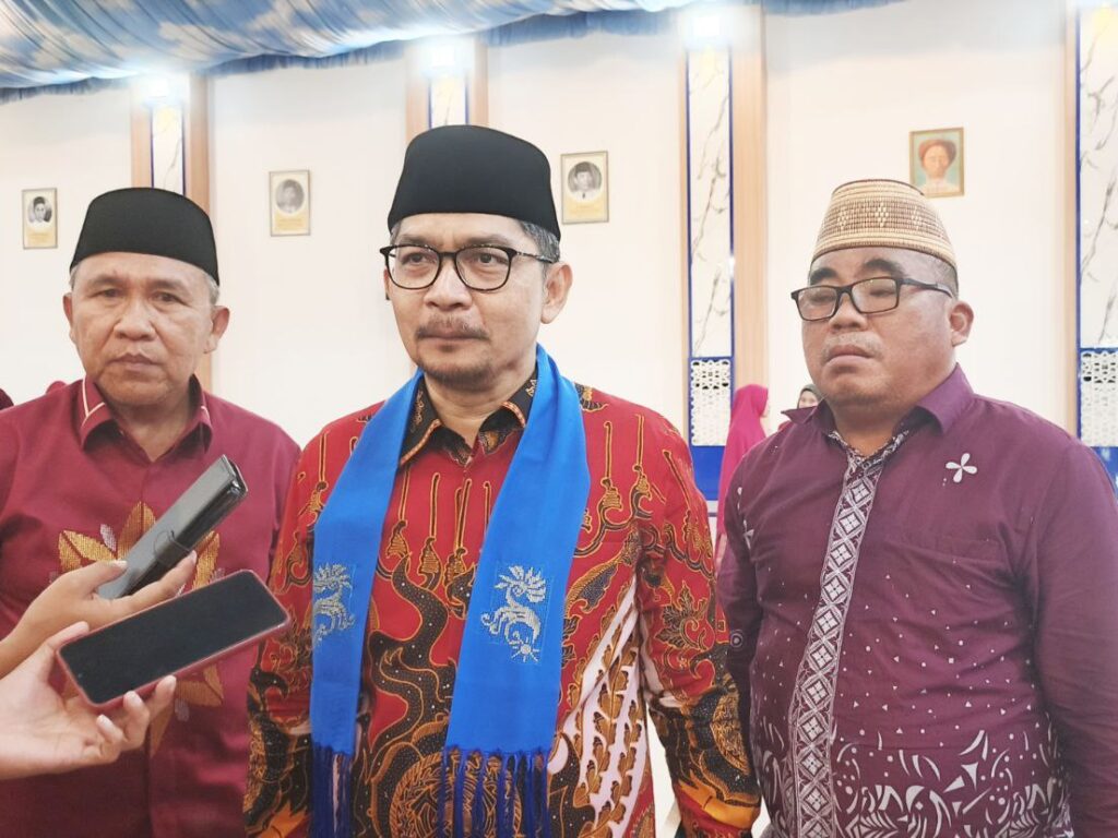 Sekretaris Jenderal Kornas Fokal IMM, Dr. Warsyim, S.Ag., M.H, didampingi KetuaKetua Fokal IMM Gorontalo, Ir. H. Anas Jusuf, M.Si ( Foto: Hadi)