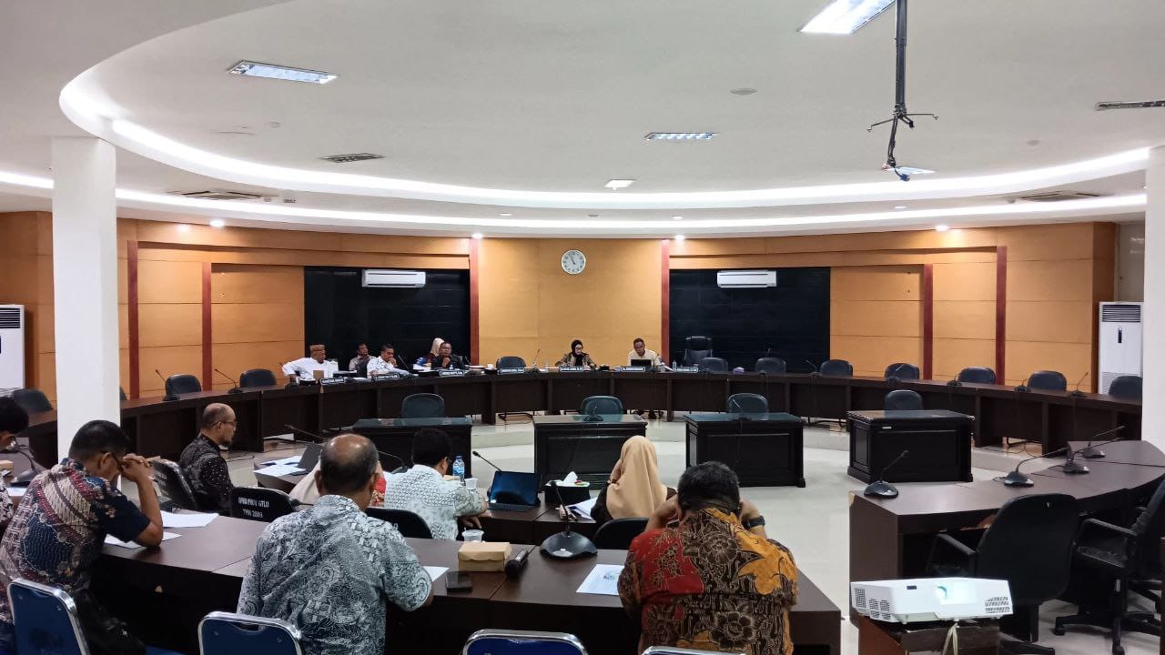 Rapat kerja Komisi II DPRD Provinsi Gorontalo bersama Dinas Kelautan dan Perikanan (DKP) Foto: Abdi