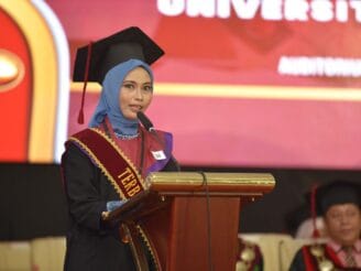 ‎Nurlia Herman , Anak Penjual Bensin Eceran yang Sukses Jadi Wisudawan Terbaik UNG