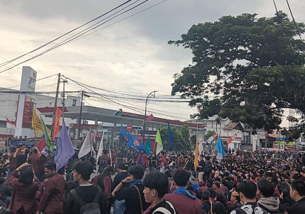 Aksi Demo ‎Aliansi Merah Maron Padati Bundaran Saronde ( Foto: Abdi)