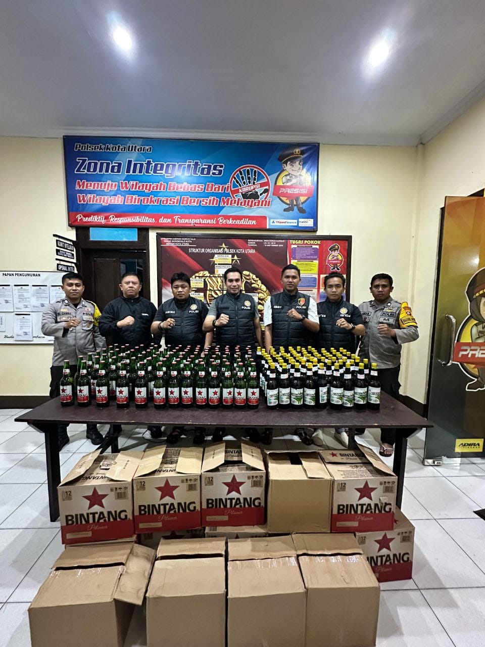 Ratusan Botol Miras yang Disita, Polsek Kota Utara dari Rumah Warga (Foto: Hms)