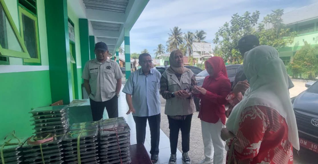 Komisi II DPRD Provinsi Gorontalo melakukan kunjungan kerja ke Madrasah Ibtidaiyah Swasta (MIS) Al Mourky dan Dapur Makan Bergizi Gratis (MBG) di Desa Mongolato, Kecamatan Telaga, Kabupaten Gorontalo, Rabu (13/8/2025).