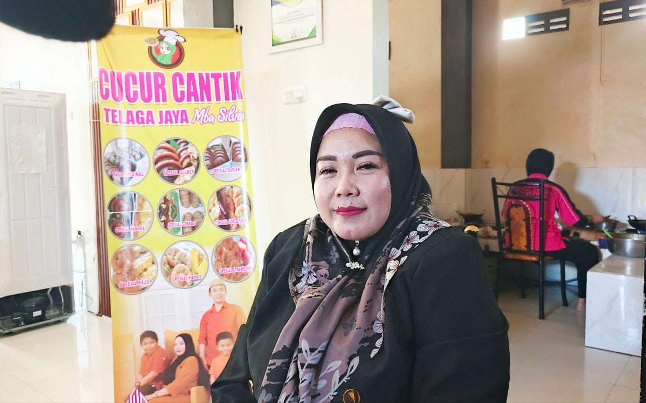 Owner Kue Cucur Cantik Gorontalo, Silvia Rifai, (Foto : Hadi)
