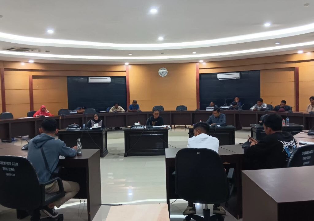 DPRD Provinsi Gorontalo Menerima Aksi Damai Aliansi Mahasiswa Kesehatan dan Masyarakat Gorontalo, Selasa (9/9/2025)