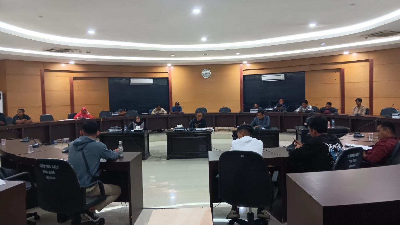 DPRD Provinsi Gorontalo Menerima Aksi Damai Aliansi Mahasiswa Kesehatan dan Masyarakat Gorontalo, Selasa (9/9/2025)