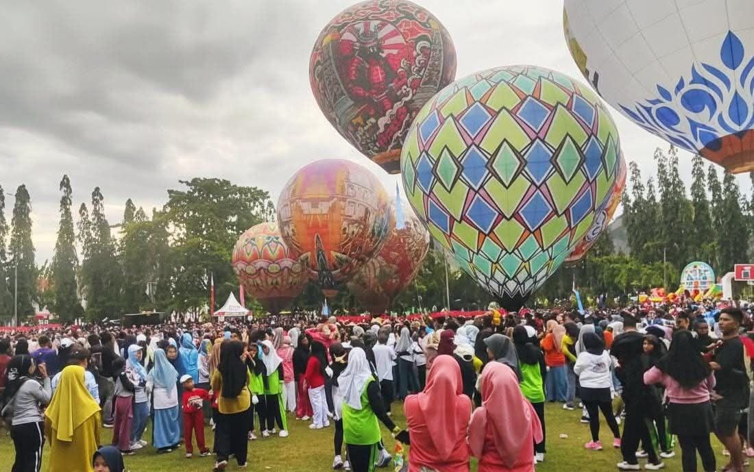 Ratusan Warga Padati Festival Balon Udara di Kabupaten Boalemo
