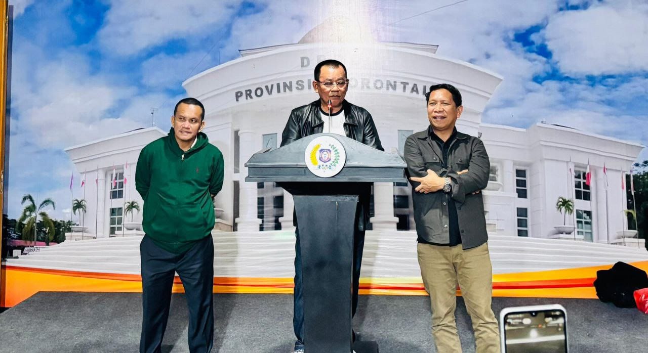 Badan kehormatan DPRD Provinsi Gorontalo Saat melakukan Konferensi Pers Jum'at, ( 19/9/2025)