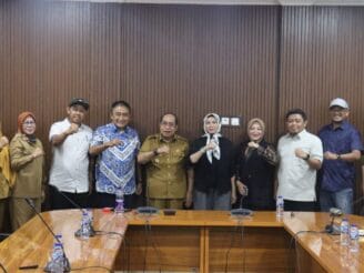 ‎Komisi II DPRD Provinsi Silaturahmi ke Wali Kota Gorontalo, Bahas Penyaluran Bantuan
‎
