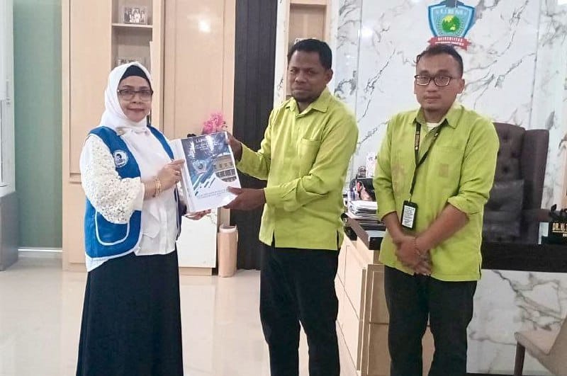 Kepala Badan Penjaminan Mutu dan Akreditasi melaksanakan Penyerahan Laporan Hasil AMI Tahun 2025 Dan Laporan BIMTEK RPL kepada Rektor UBM Gorontalo, Rabu (3/9/2025)