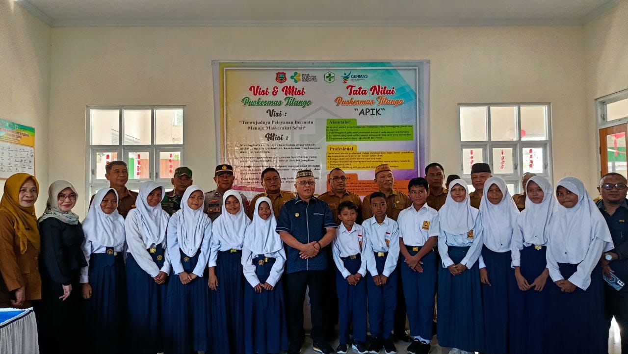 Bupati Gorontalo, Sopyan Puhi saat Berkunjung di SMP Negeri 1 Tilango, Senin (1/9/2025).