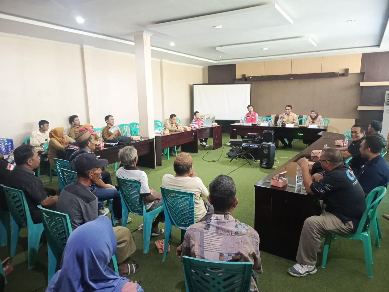 Pemkab rapat sinkronisasi dan harmonisasi terkait penggunaan Bahan Bakar Minyak (BBM) solar bersubsidi bagi sektor pertanian.