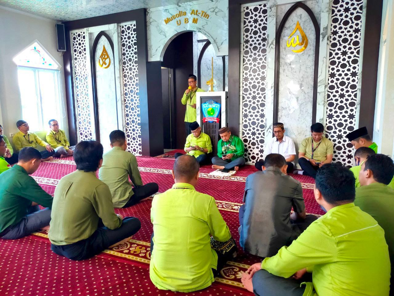 UBM Gorontalo Awali Apel Kerja dengan Sholat Dhuha dan Kultum di Musholla At Tin (Foto: Hms)