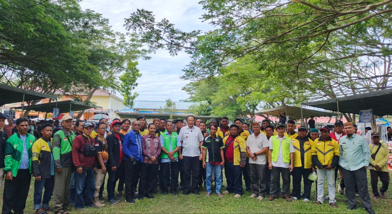 Gubernur Gorontalo saat Resmikan Pasar murah Bersubsidi untuk Para Driver Ojol