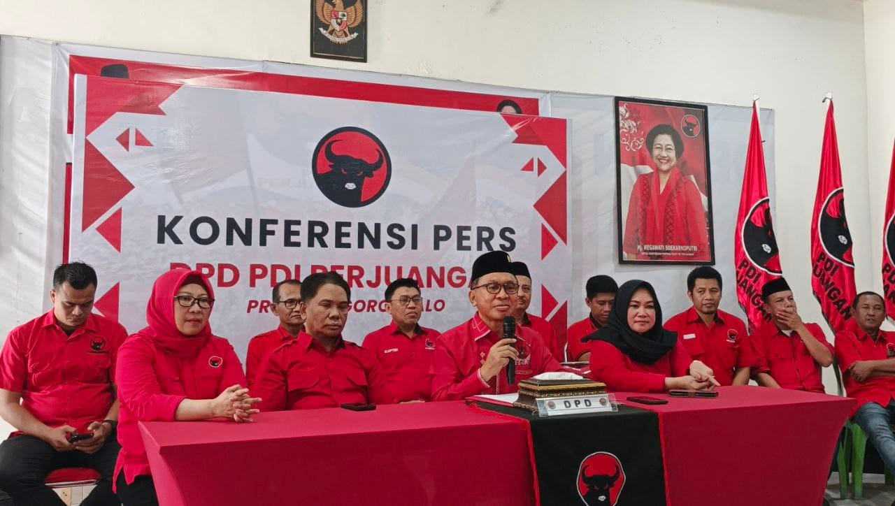 Konferensi Pers dikantor DPD PDI-P Provinsi Gorontalo, Ahad (21/9/2025).