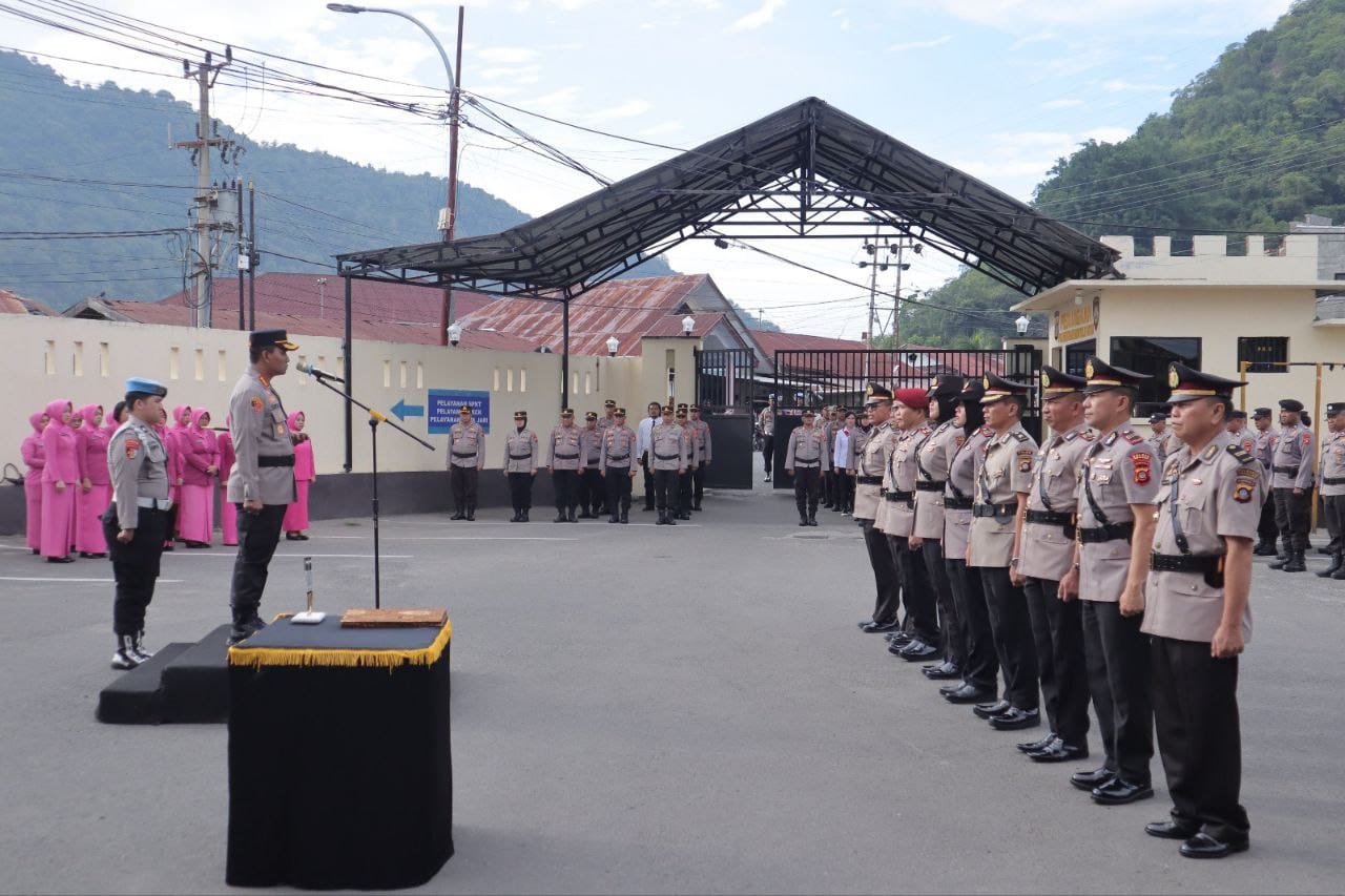 Upacara serah terima jabatan (sertijab) dan pelantikan sejumlah pejabat utama di Mapolresta (Foto: Hms)