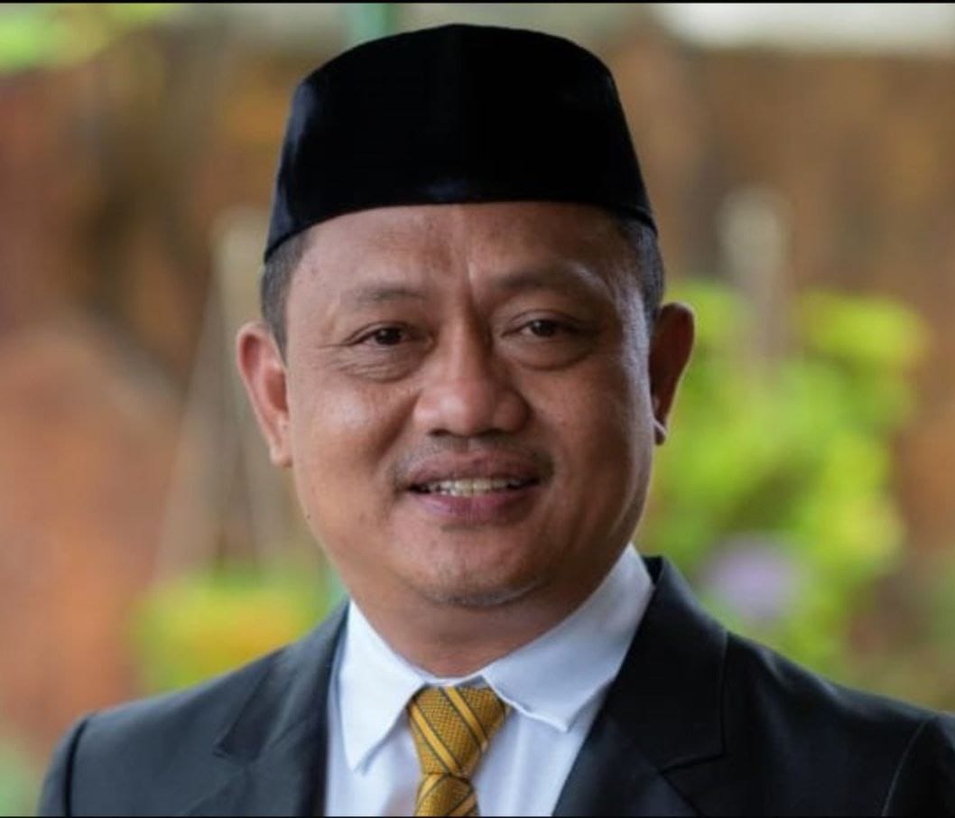 Irwan Hunawa,‎Ketua DPRD Kota Gorontalo dan Mahasiswa S2 Administrasi Publik, Universitas Negeri Gorontalo