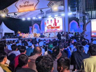 Ustaz Abdul Somad Guncang UNG Bersholawat: Ajak Ribuan Jemaah Ikhlas dan Jauhi Hasad