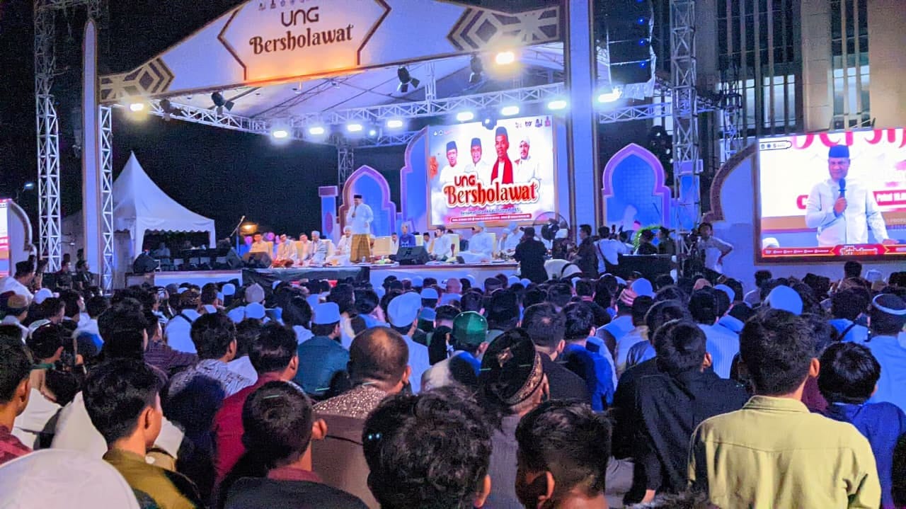 UNG Bersholawat menghadirkan Ustadz Abudl Somad (UAS). (f. ist)