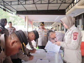 Bidpropam Polda Gorontalo Sidak Polresta Gorontalo Kota, Periksa Kerapian hingga Tes Urine Anggota
‎