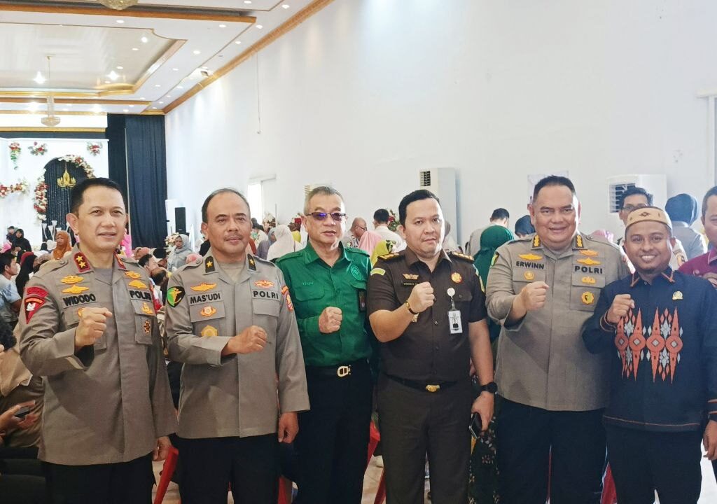 Kapolda Gorontalo Irjen Pol. Drs. Widodo, S.H., M.H. Bersama Forkopimda pada Kegiatan Bakti Kesehatan