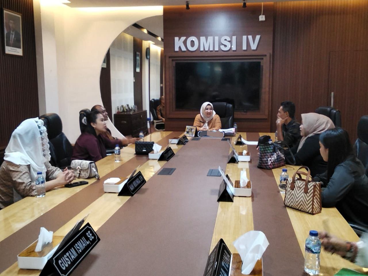 DPRD Provinsi Gorontalo menerima kunjungan kerja Komisi II DPRD Kabupaten Bolaang Mongondow, Kamis (9/10/2025).