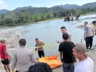 Identitas Mayat di Sungai Bone Terungkap, Anwar Yasin Warga Botupinge
‎