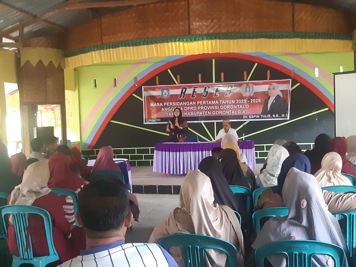 Anggota DPRD Provinsi Gorontalo, Espin Tulie, menyerap langsung aspirasi masyarakat Desa Timuato, Kecamatan Telaga Biru,