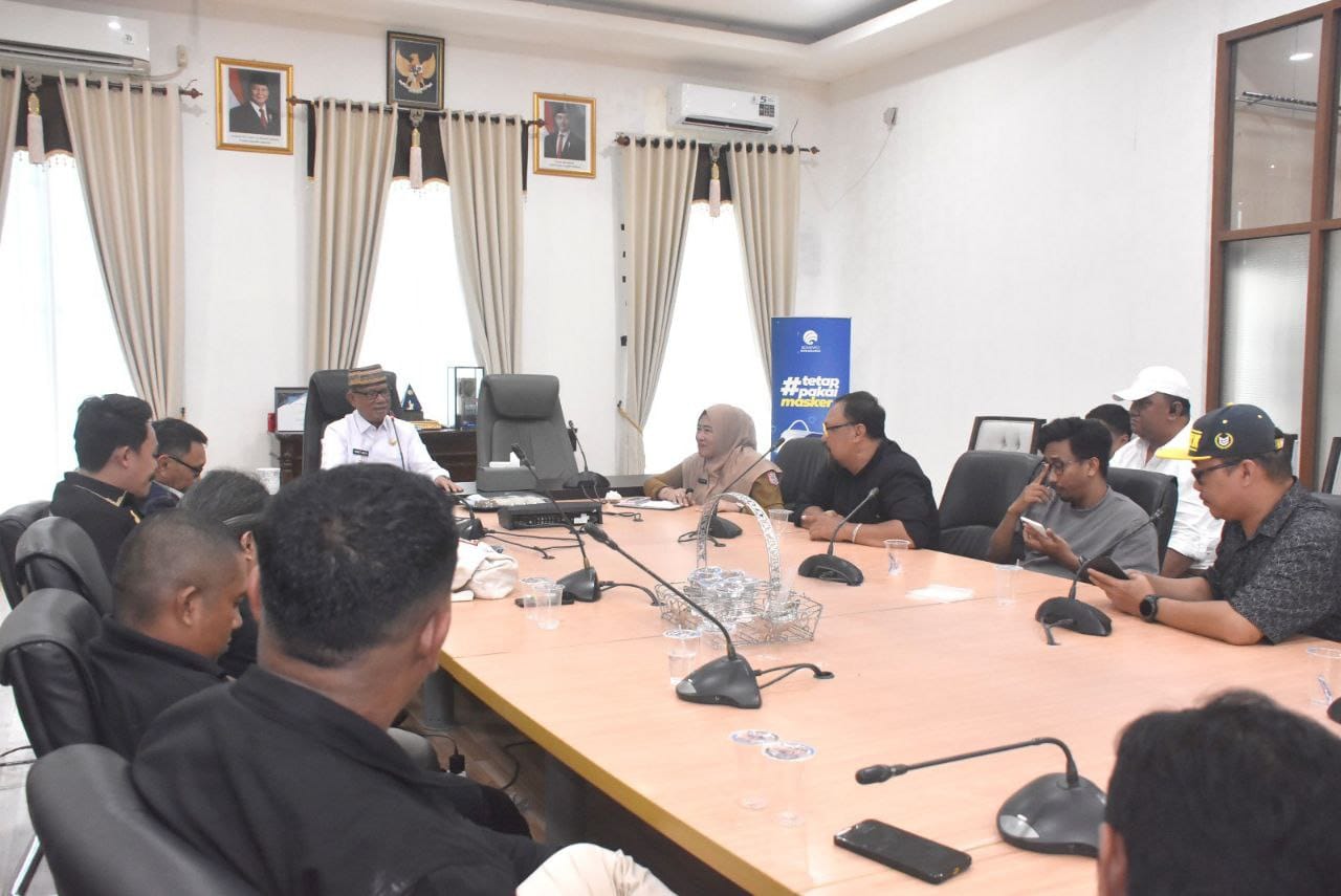 ‎Pemkab Bone Bolango bersama beberapa pimpinan media online Gorontalo, Selasa (14/10/2025) pagi. (Foto: AKP/Diskominfo)