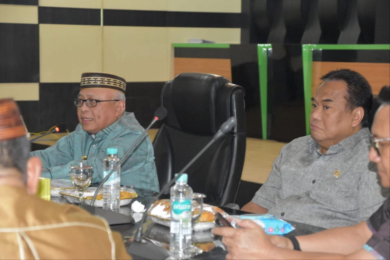 Bupati Gorontalo, H. Sofyan Puhi, bersama Anggota DPR RI, Rachmat Gobel