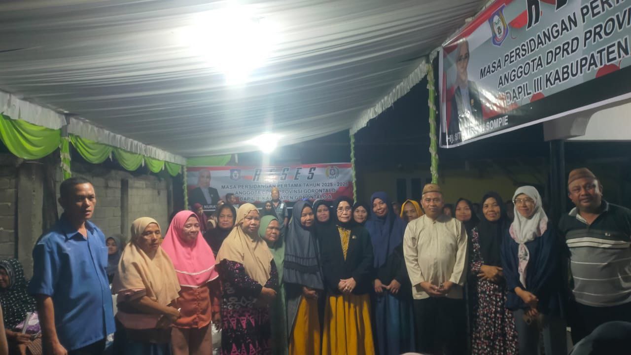 Wakil Ketua Komisi I DPRD Provinsi Gorontalo, Hj. Sitti Nurayin Sompie, pada Reses di kelurahan Kayubulan.