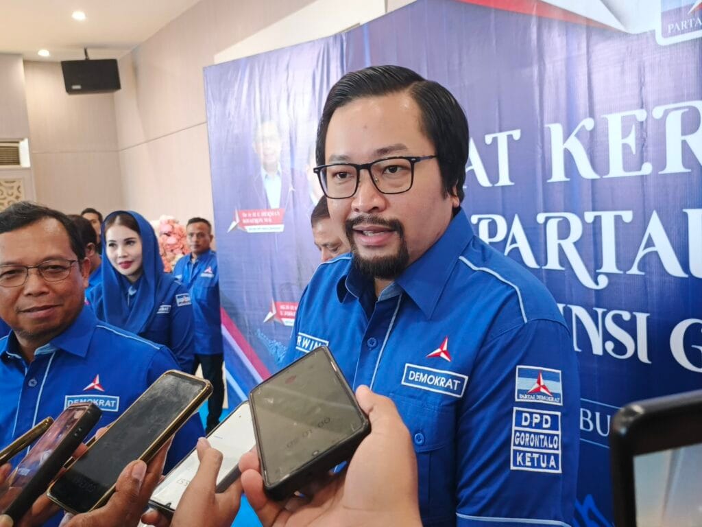 Ketua DPD Partai Demokrat Provinsi Gorontalo, Erwinsyah Ismail dan SekJen DPP Partai Demokrat, DR. Ir. E. Herman Khaeron, M.Si,