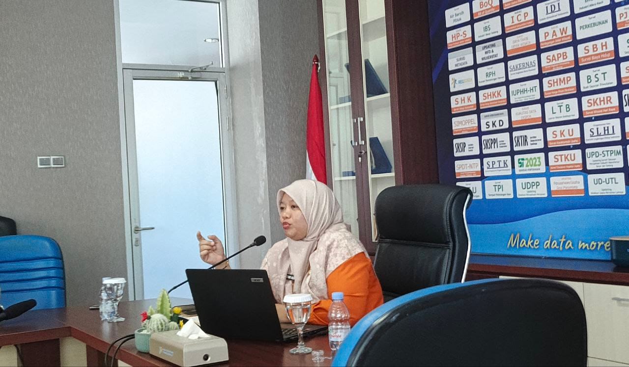 Plt. Kepala BPS Provinsi Gorontalo, Dwi Alwi Astuti pada Penyampaian Rilis Berita Resmi Statistik BPS Provinsi Gorontalo edisi Per 5 November 2025