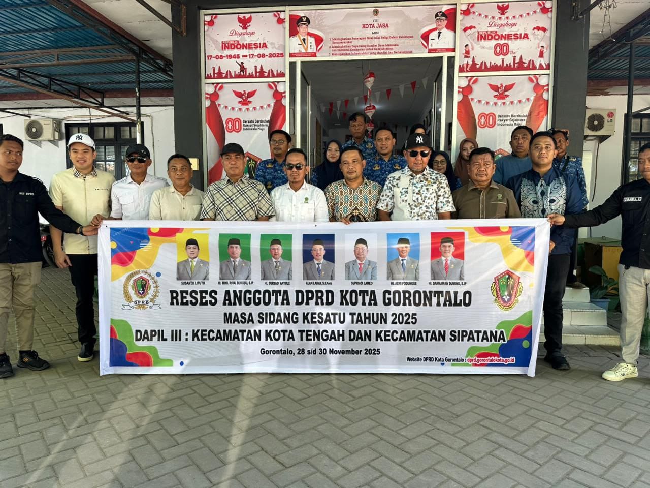 Agenda Reses Anggota DPRD Kota Gorontalo di kantor Camat Kota Tengah, Jumat, 28/11/2025