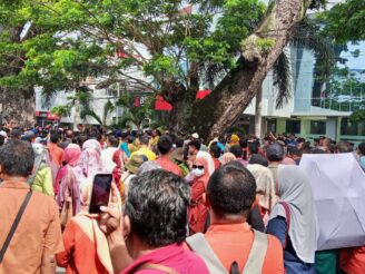 ASN dan Pejabat Pemkot Gorontalo Geruduk BSG, Desak Pengembalian Aset dan Revisi Bunga Pinjaman