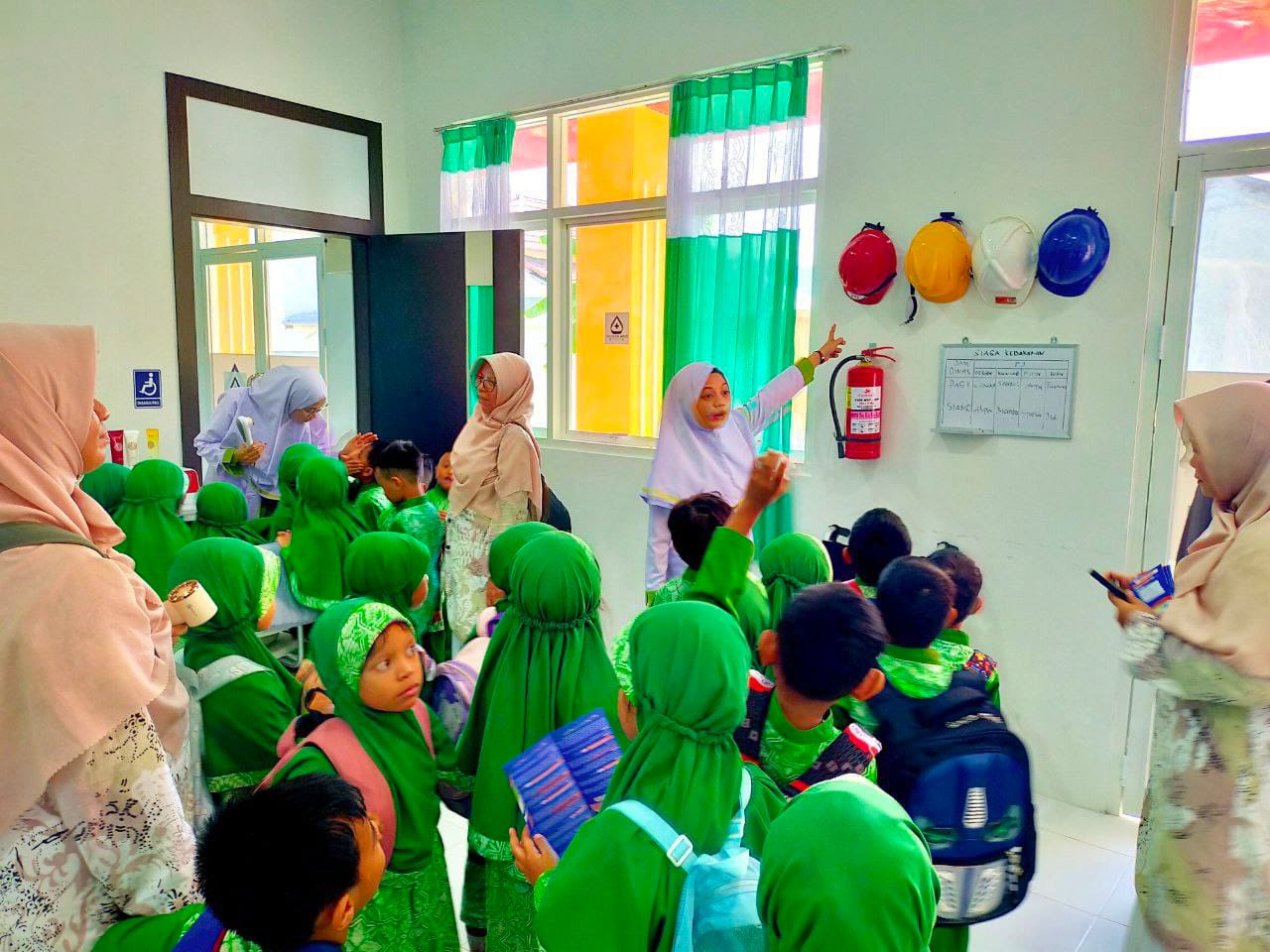 99 Siswa RA Al Islah Belajar Seru di Mini Hospital UBM Gorontalo, Disambut Langsung Rektor Titin