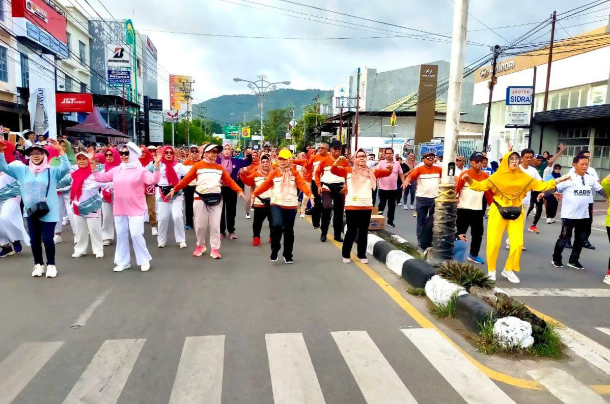 FPPBM) Gorontalo menggelar Bazar Sehat dab senam massal serta berbagai aktivitas kesehatan lainnya, Minggu (9/11/2025),