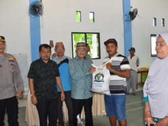 Bupati  Sopyan Puhi Salurkan Bantuan  CPP untuk Warga