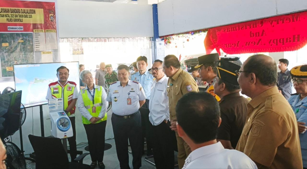 Bersama Gubernur Gorontalo,,Ketua DPRD Provinsi Gorontalo meninjau Posko Pengamanan Nataru di bandara Djalaludin Gorontalo.