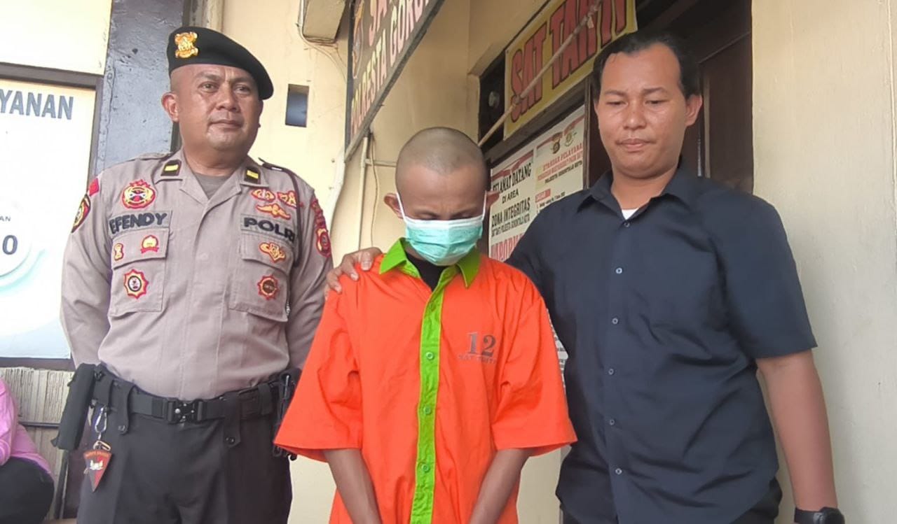 Aktor Video Asusila di Tangga 2000, menggunakan Baju Tahanan