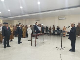 Bupati Ismet Mile Resmi Lantik Empat Pejabat Eselon II di Bone Bolango