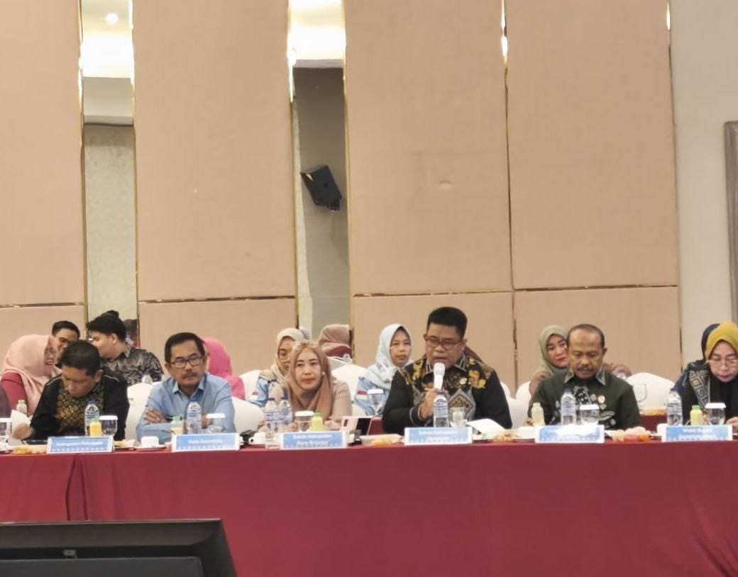 Sekda Sugondo Makmur, memaparkan serangkaian strategi pengendalian inflasi dalam High Level Meeting (HLM) Tim Pengendalian Inflasi Daerah (TPID) se-Provinsi Gorontalo