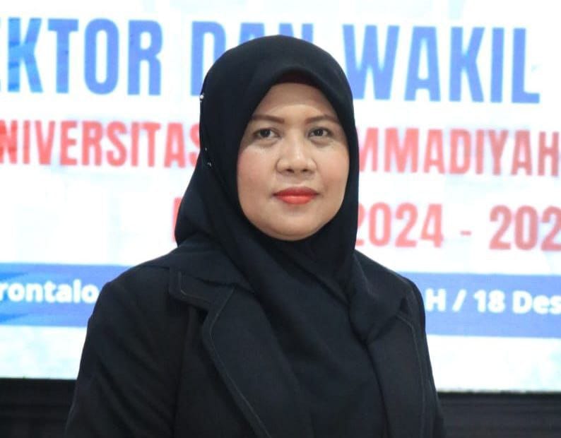 Dekan Fakultas Ilmu Kesehatan (FIKES), Dr. Zuriati Muhamad.