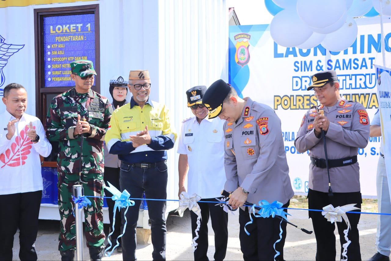 Kapolda Gorontalo Irjen Pol. Widodo, S.H., M.H. secara resmi melaunching layanan SIM dan Samsat Drive Thru di Polres Pohuwato