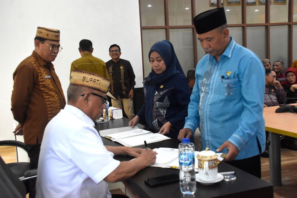 Bupati Bone Bolango, Ismet Mile, menegaskan Penandatanganan Perjanjian Kinerja Tahun 2026.