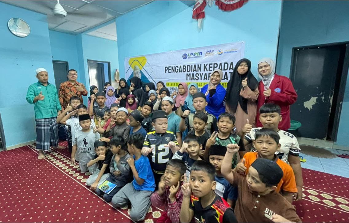Dosen Administrasi Publik Fakultas Ilmu Sosial UMGO), Umar Sako Baderan, melaksanakan Pengabdian kepada Masyarakat (PkM) internasional di Community Learning Centers (CLC) Kajang, Selangor, Malaysia
