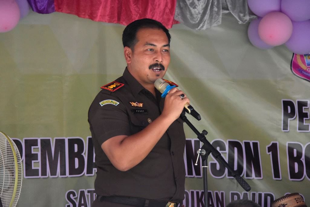 Kajari Bone Bolango, Feddy Hantyo Nugrohosaat menghadiri peresmian pembangunan SDN 1 Bone Raya dan 12 satuan pendidikan PAUD, SD, dan SMP oleh Bupati Bone Bolango, Ismet Mile, Rabu (28/1/2026). ‎