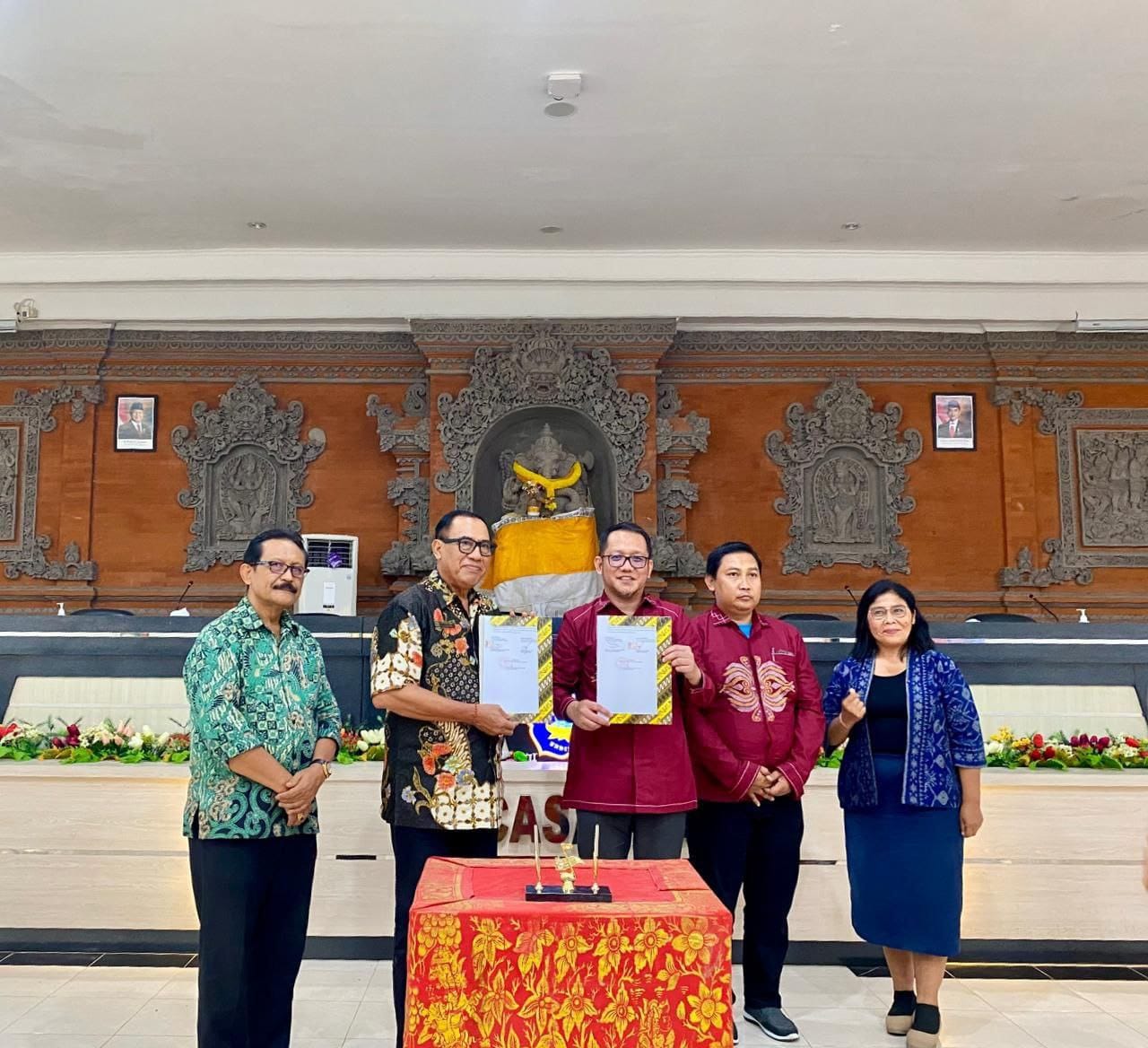 Mahasiswa Pascasarjana dan FEB UBMG saat Kuliah Pakar di UNDIKSHA Bali