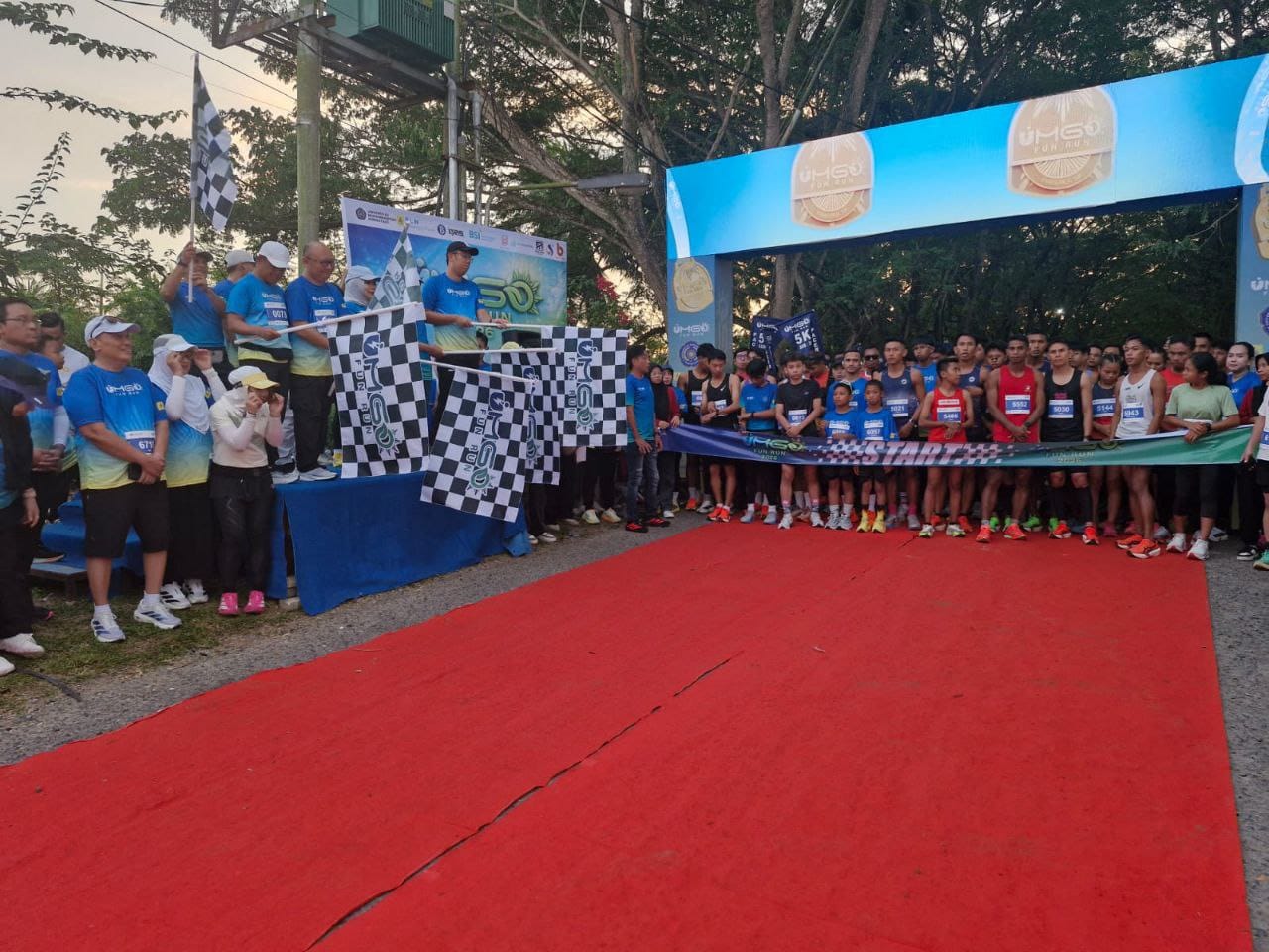 UMGO Fun Run 2026 secara resmi dilepas oleh Wakil Gubernur Gorontalo Idah Syahidah, didampingi Rektor UMGO Abd Kadim Masaong dan Wakil Bupati Gorontalo Tonny S Junus.