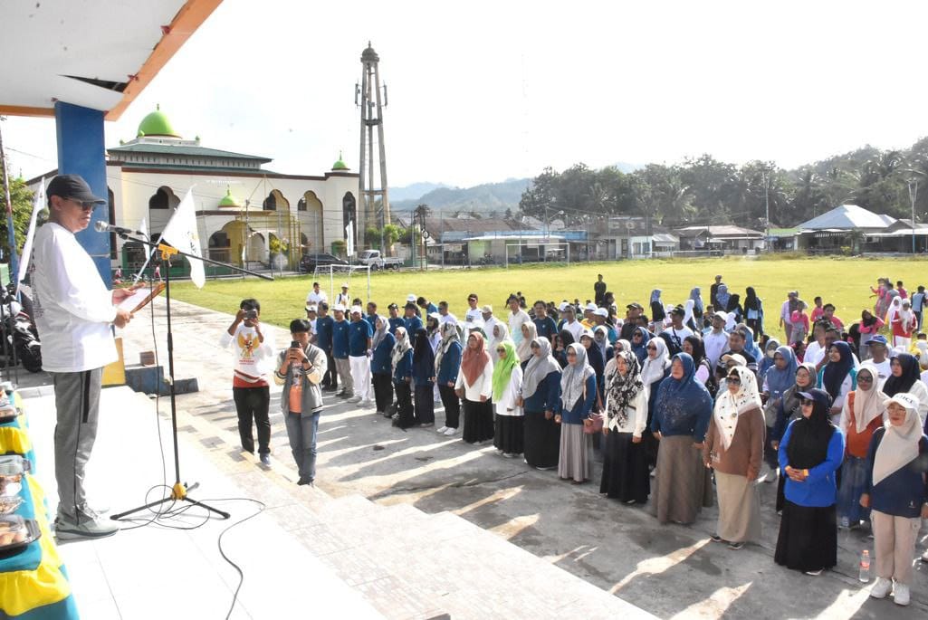 Sekretaris Daerah Iwan Mustapa mengukuhkan Pengurus Unit Pengumpul Zakat (UPZ) Kantor Urusan Agama (KUA) se-Kabupaten Bone Bolango.